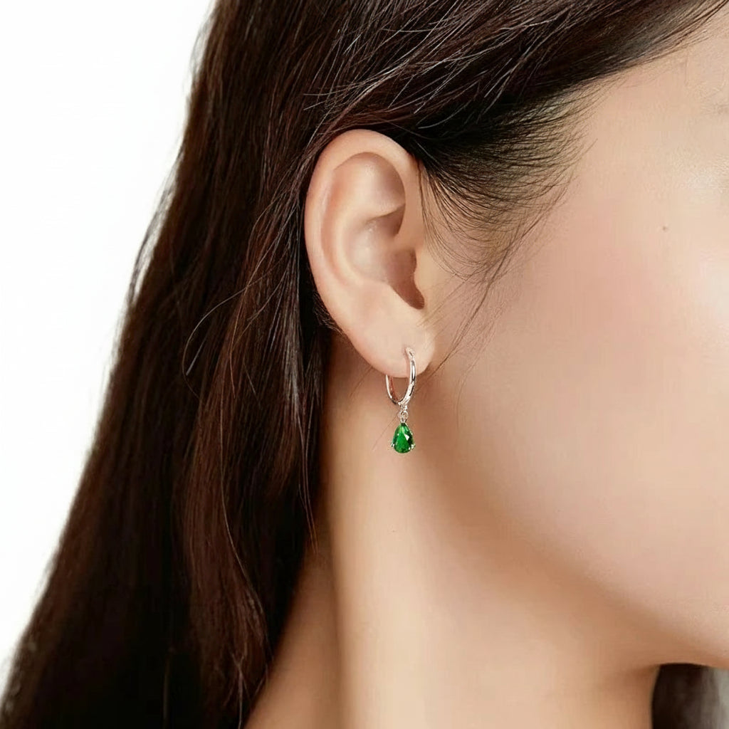 Brinco "Gota de Esmeralda" em Prata 925